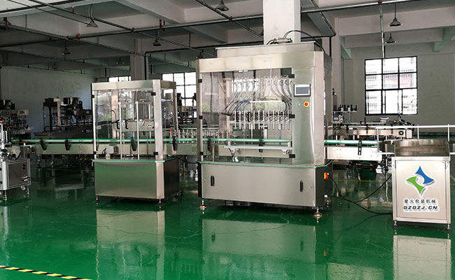 耗油haha体育灌装机车间实拍图