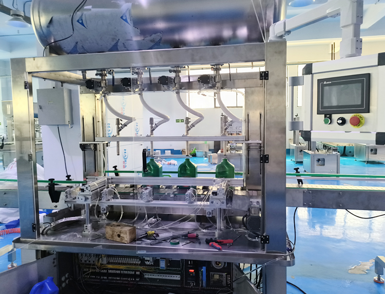 haha体育25kg液体称重灌装机实拍 